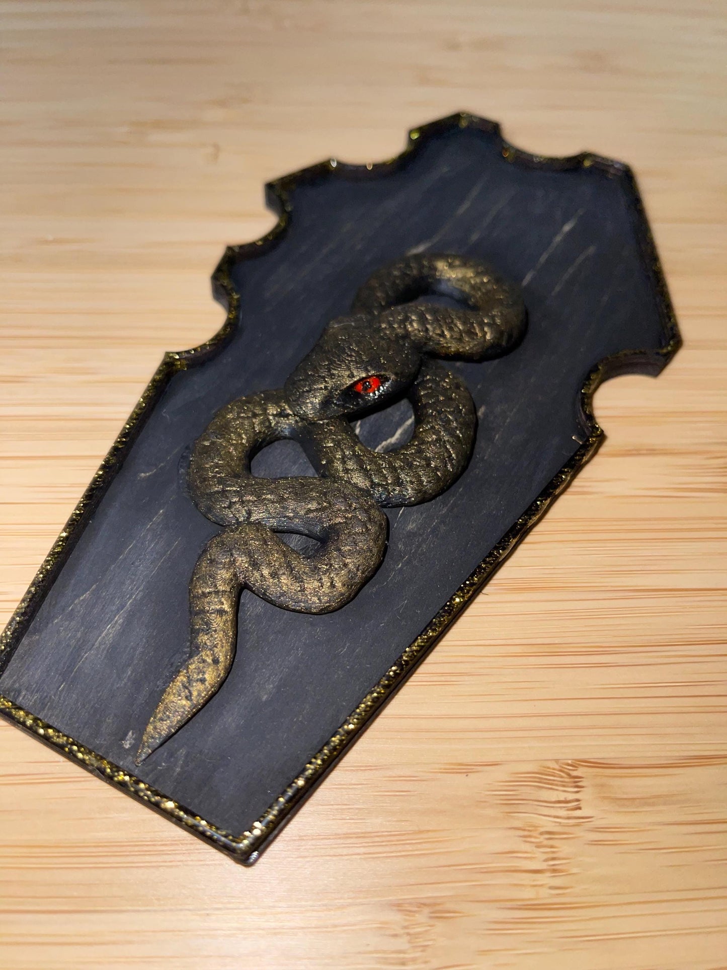 Coffin Nailfie Disk with Snake | Gothic Nail Selfie Prop | Coffin-Shaped Nailfie Board | Dark Aesthetic Nail Photography Accessory