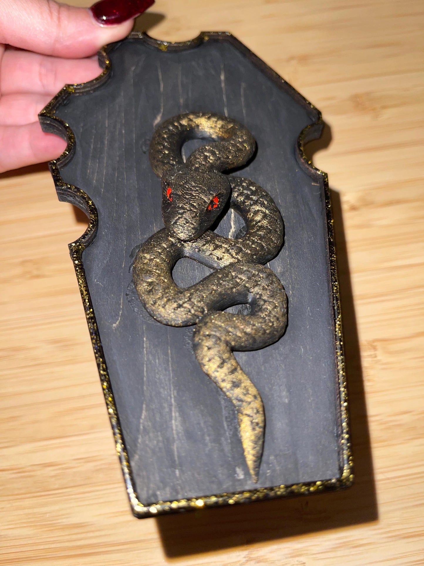 Coffin Nailfie Disk with Snake | Gothic Nail Selfie Prop | Coffin-Shaped Nailfie Board | Dark Aesthetic Nail Photography Accessory