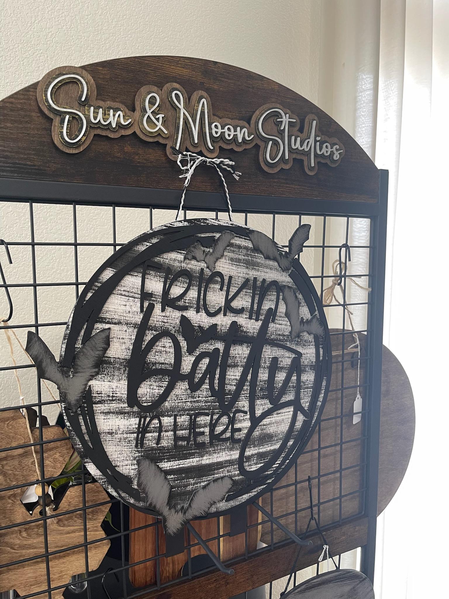 Frickin Batty In Here Wood Sign - Halloween Door Sign - Spooky Bat Wall Decor Handmade Round Fall Home Decoration - Funny Seasonal Sign