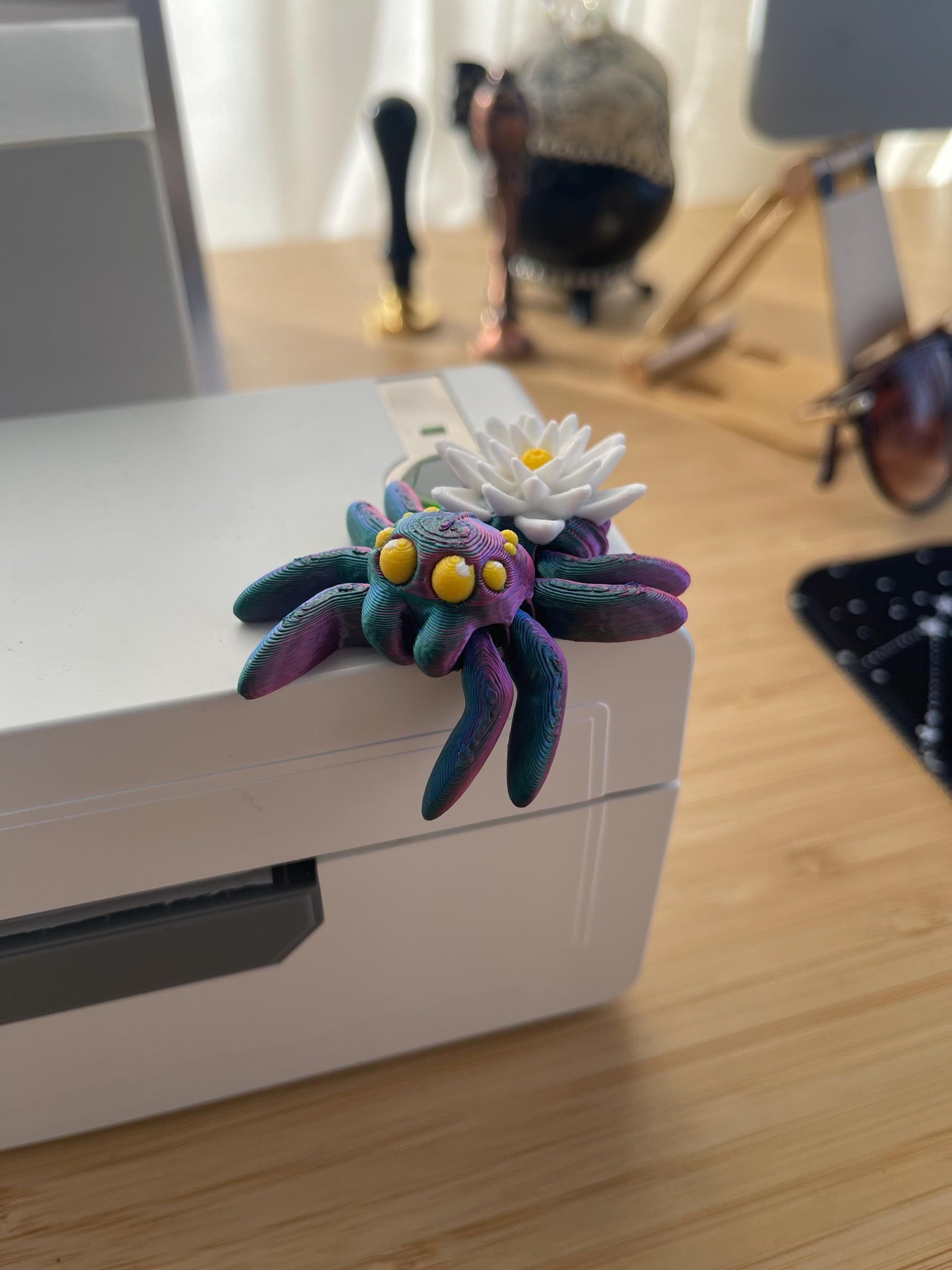 Lily Flower Spider Fidget , Cute Articulated Spider, 3D Printed Desk Buddy, Fantasy Spider Toy, Sensory Fidget, Goth Cute Gift, Spring Decor