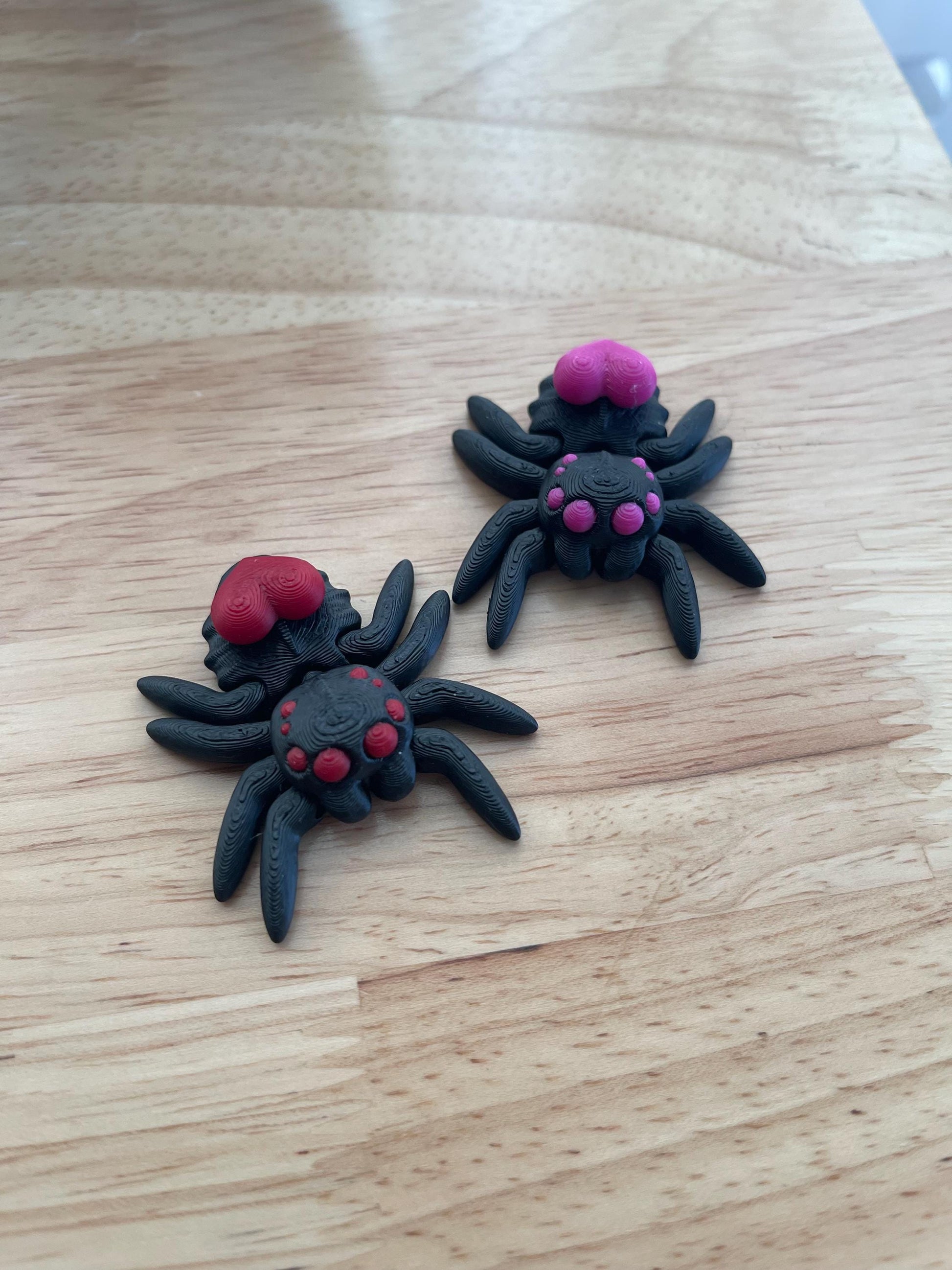 Heart Butt Spider Fidget, Cute Articulated Spider, 3D Printed Desk Buddy, Kawaii Goth Spider, Valentine Spider Gift, Sensory Fidget Toy