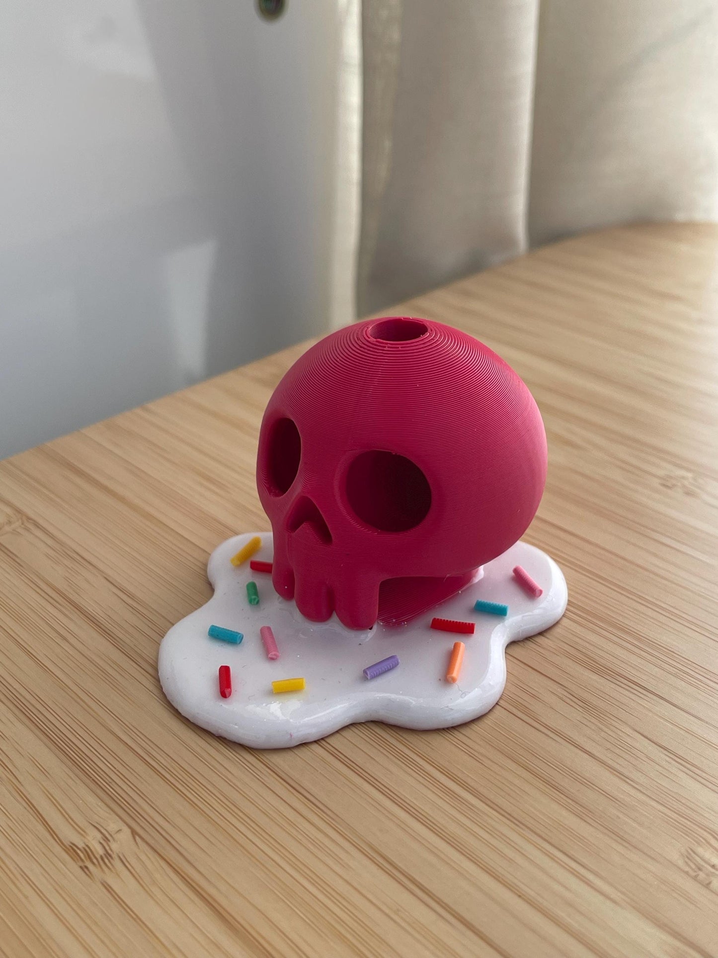 3D Printed Melting Skull Apple Pencil Holder – Goth Desk Decor