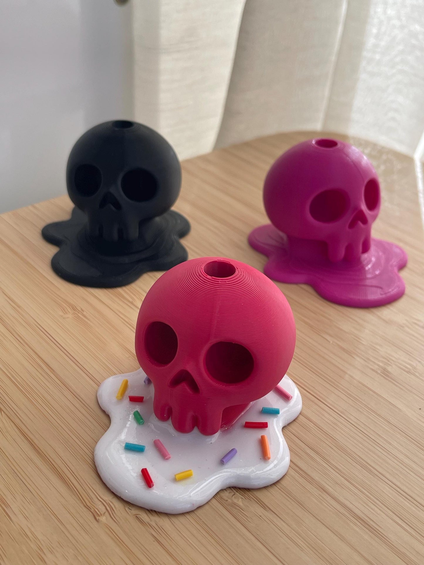 3D Printed Melting Skull Apple Pencil Holder – Goth Desk Decor