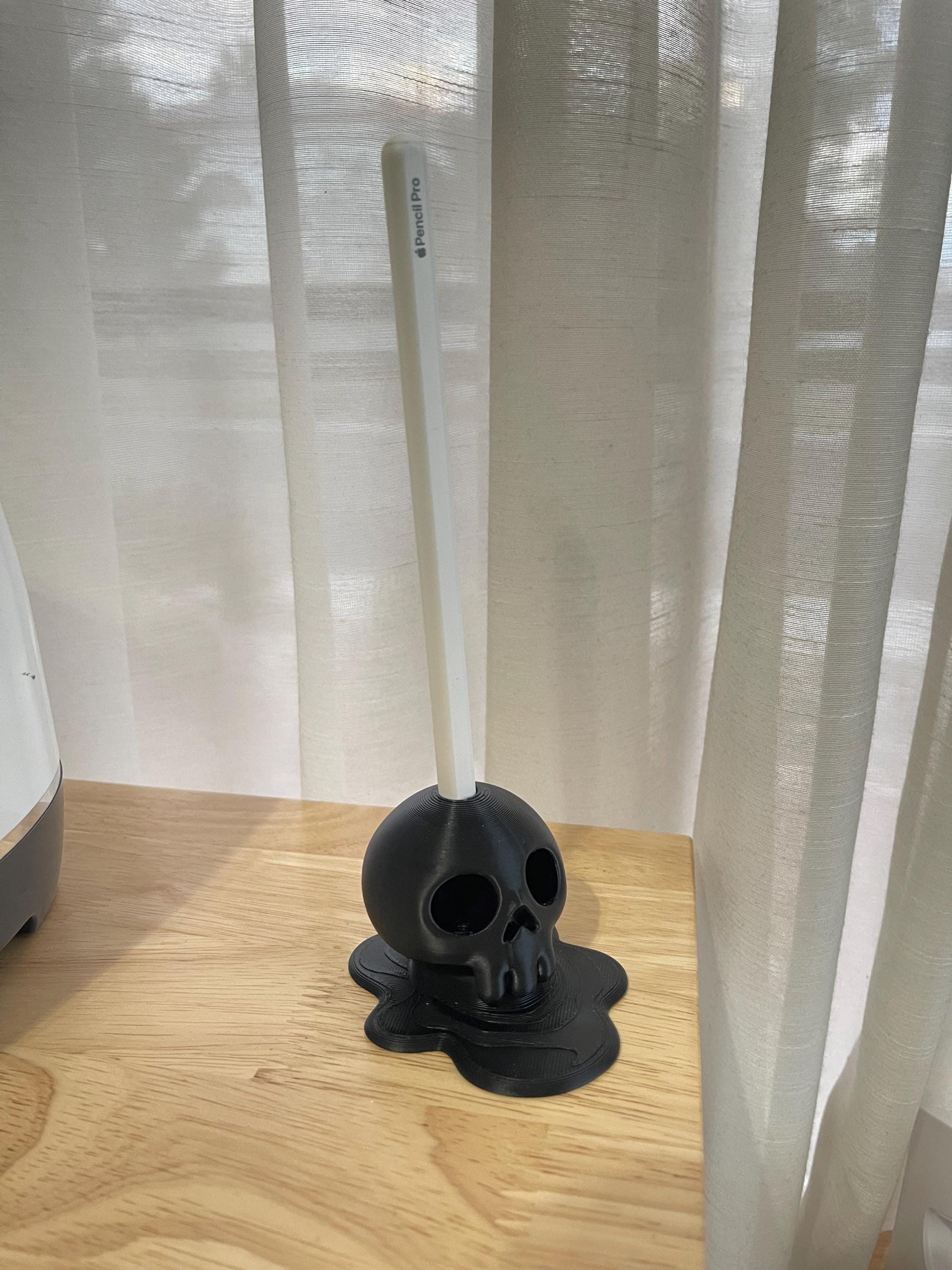 3D Printed Melting Skull Apple Pencil Holder – Goth Desk Decor