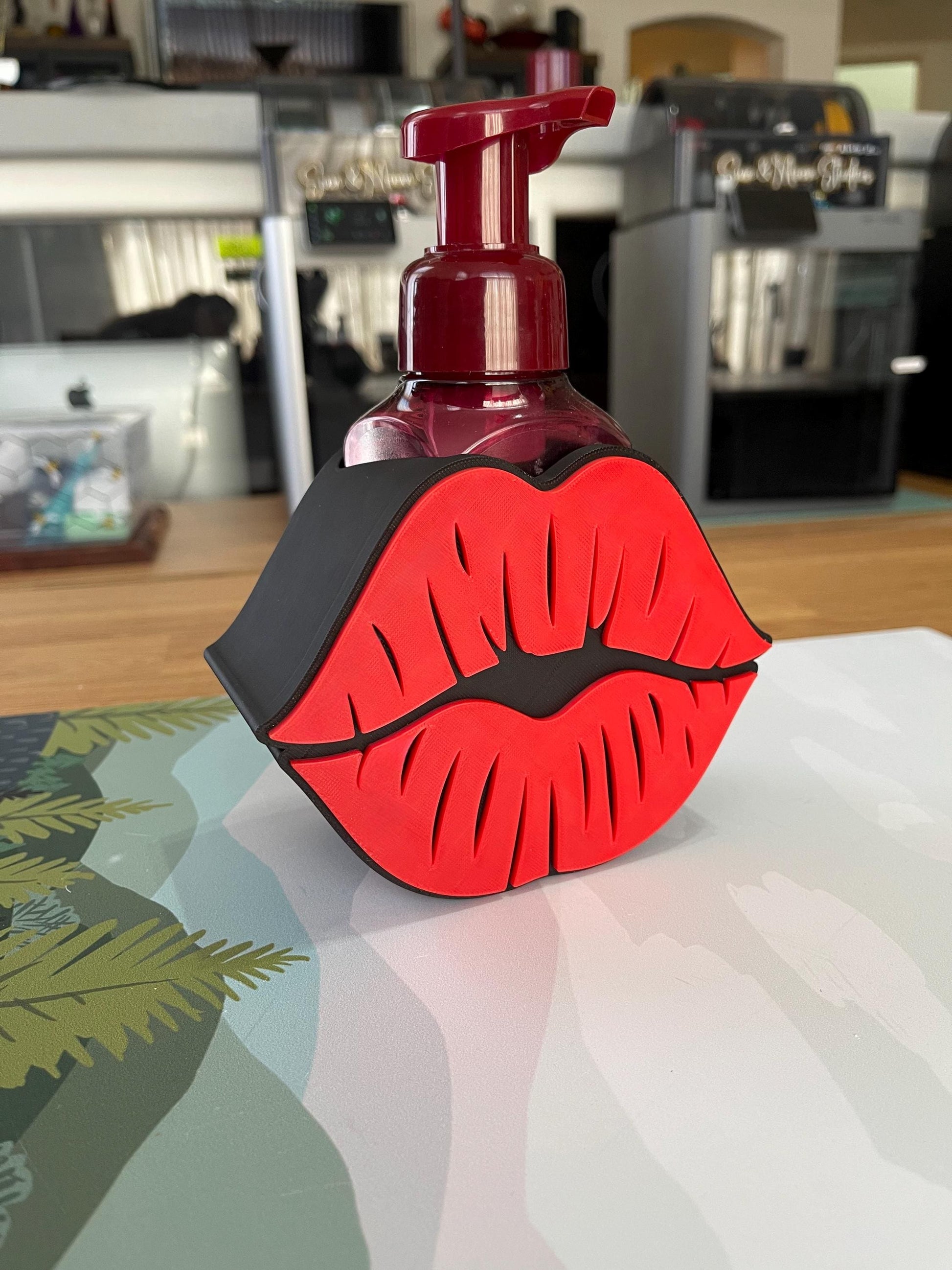 Lips Bath & Body Works Foaming Soap Holder